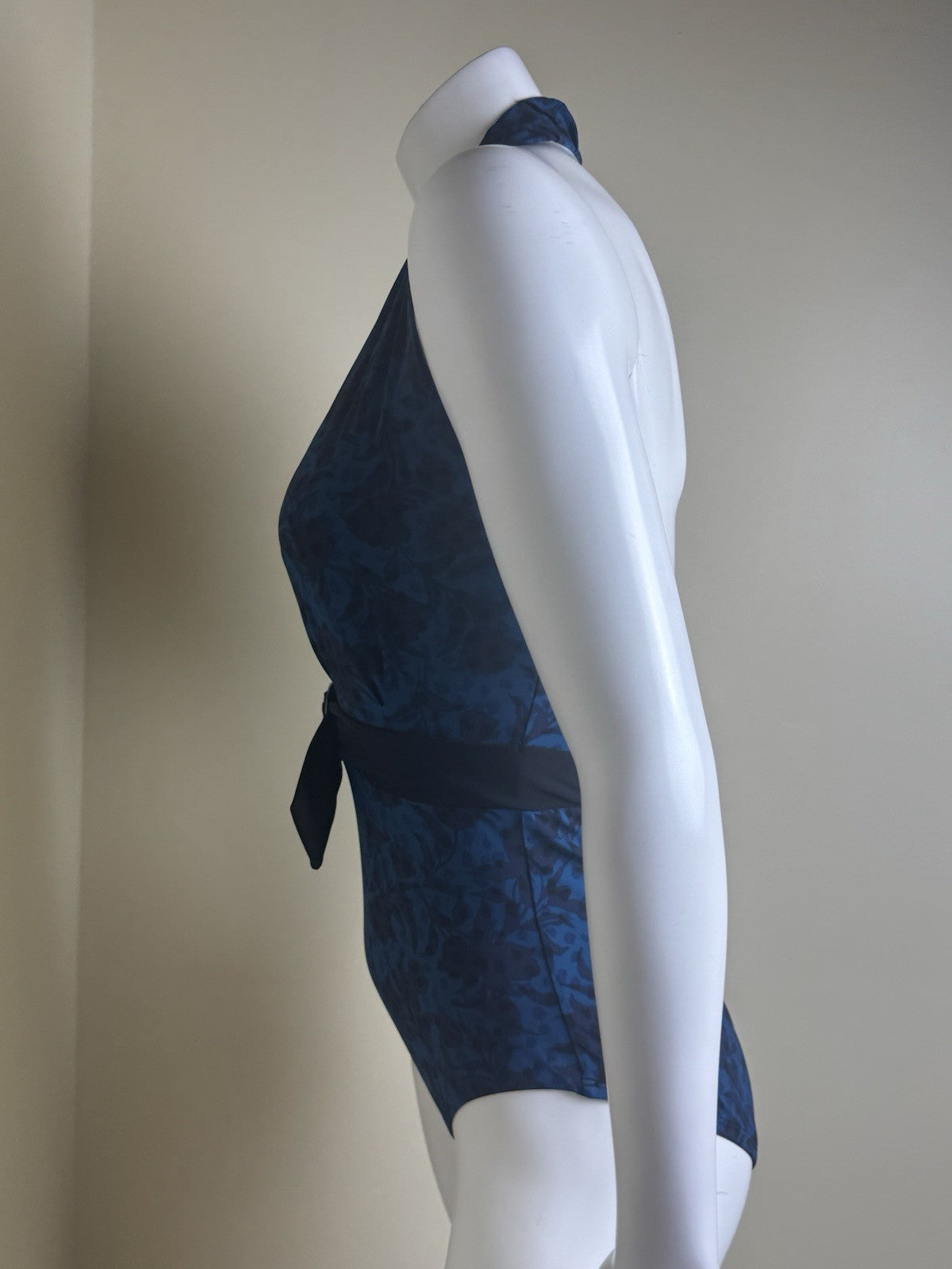 $182 Amoressa Lily One Piece Swimsuit In New Moon Sz 8.  (B.151)