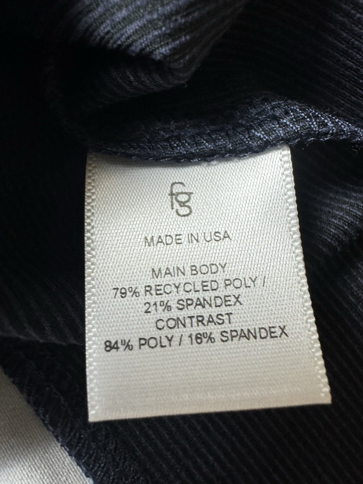 FIA Green California Women’s Golf Sweatshirt Sz S.  (B.120)