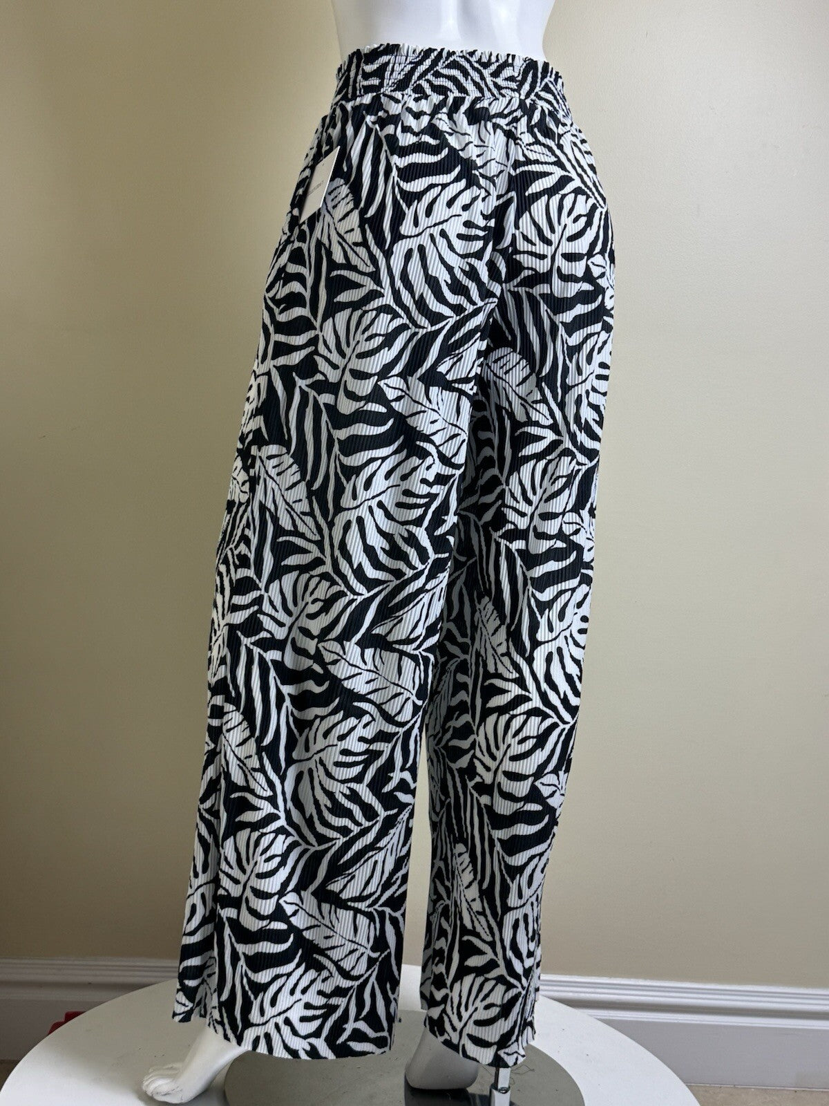 $89 Ellen Tracy Women’s Trousers Leaf Print Sz S. (B.141)