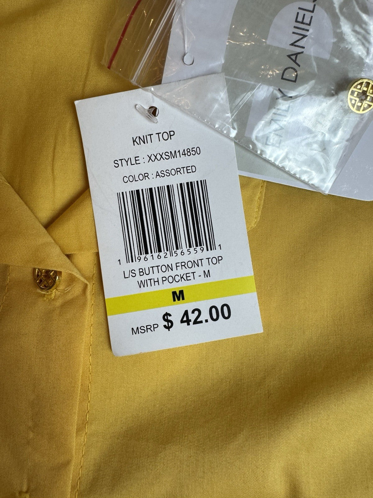 $42 EMILY DANIELS Women’s Long Sleeve/Roll Tab Button Up Shirt Sz M.     (B.165)