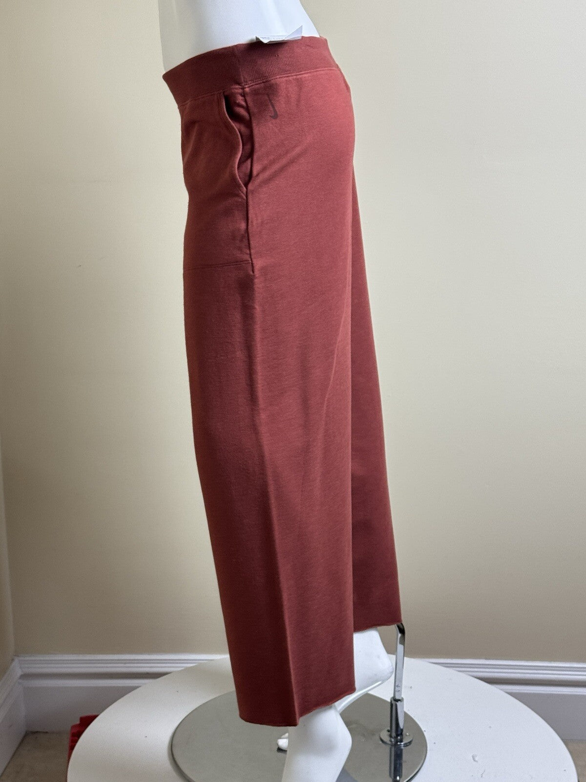 Nike Yoga Women’s Fleece Pants Drawstring Stretch Sz M.   (B.109)