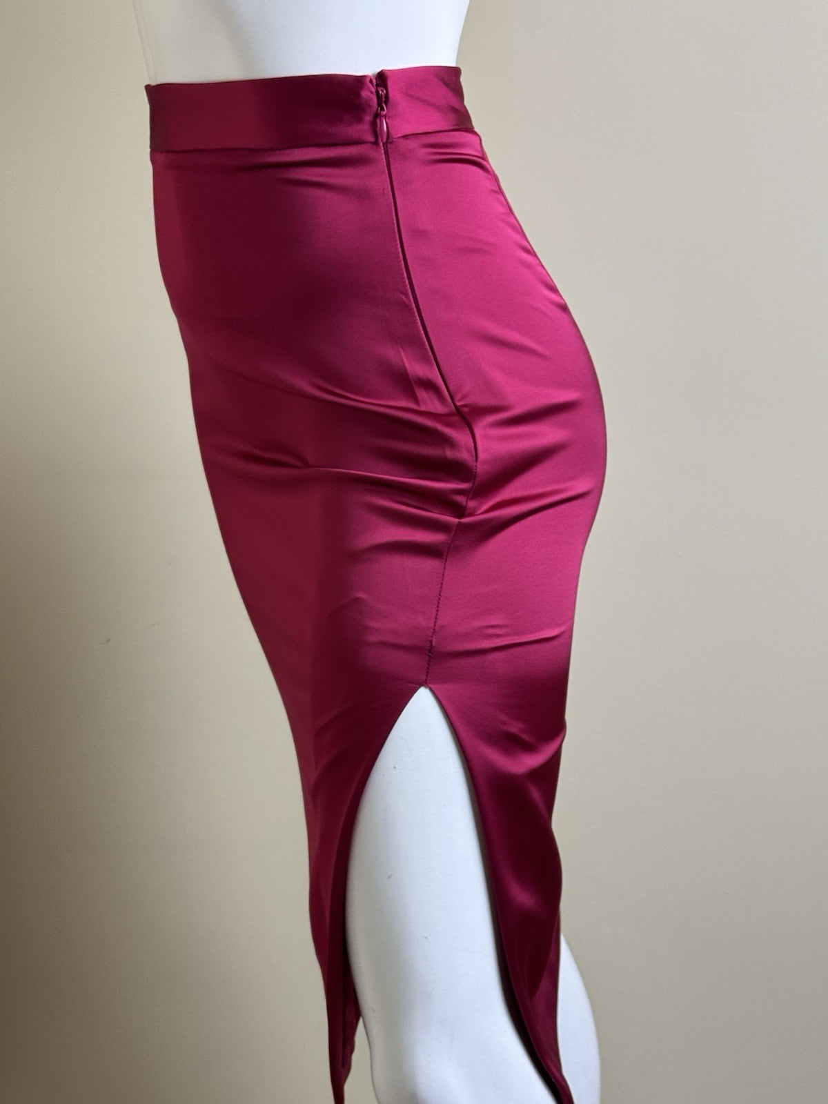 $140 Guess by Marciano Women’s Boldly Blooming Gathered Skirt Sz 4.      (B.156)