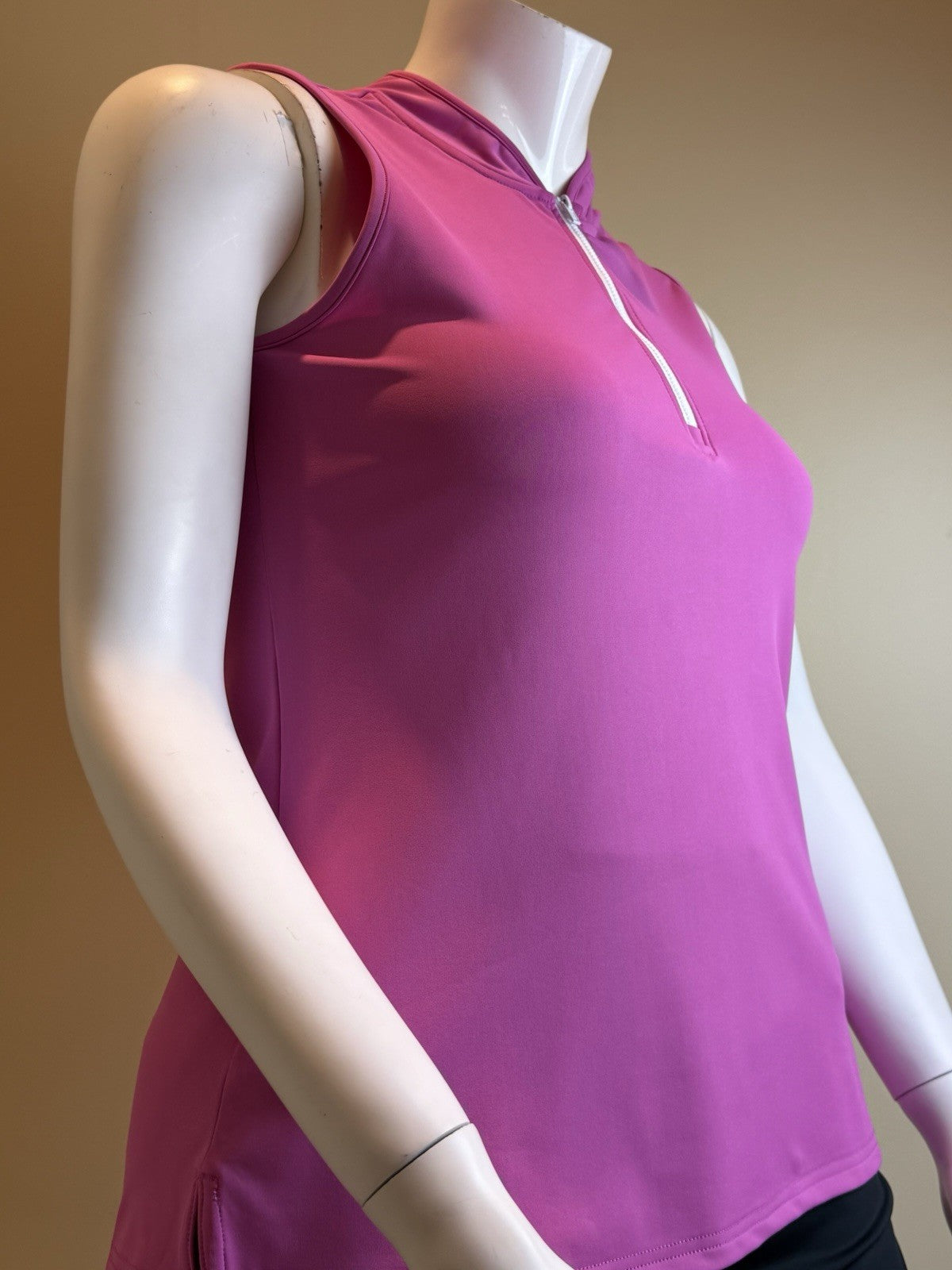 Smith & Quinn Women’s Golf Shirt Size XL.      (B.167)