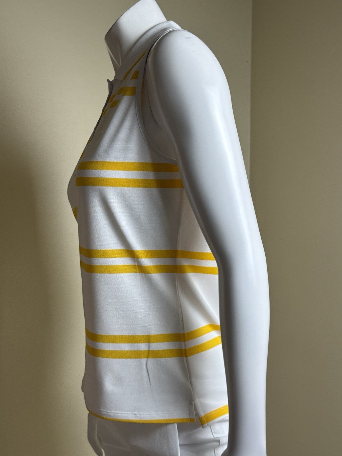 G/FORE Women’s Golf shirt Sz M   (B.170)