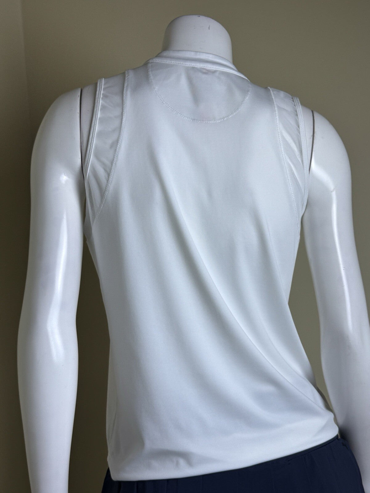 Lucky In Love Women’s Top Sleeveless Tennis Golf Shirt Sz M.     (B.139)