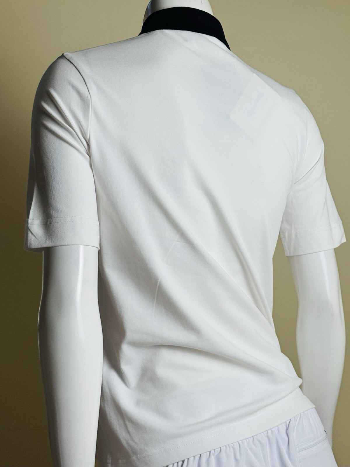 $119 GOLFINO Women's Golf Shirt Sz 6.      (B.188)