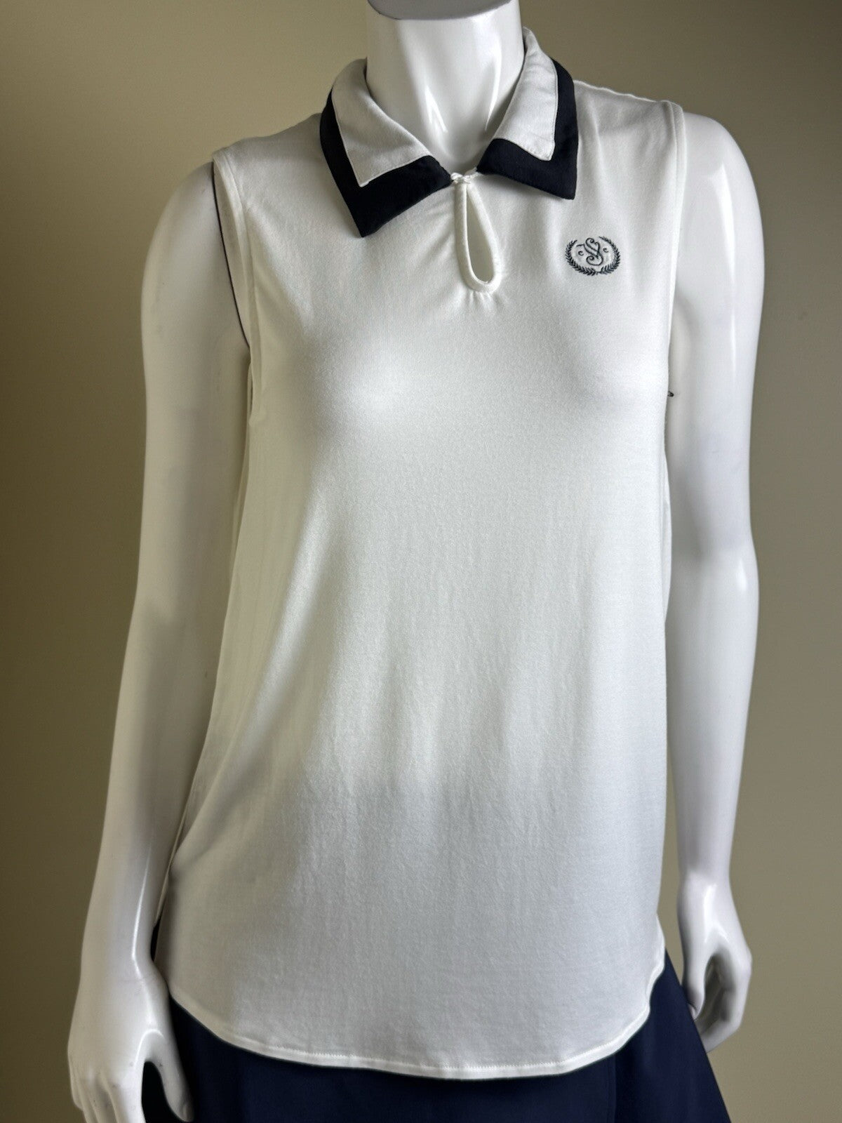 BELYN KEY Women’s Sleeveless Golf Shirt Sz M.    (B.139)