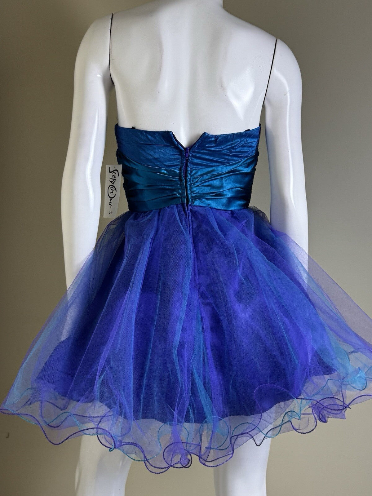 Stepping Out Women’s Strapless Formal Dress Sz 3/4. (B.143)