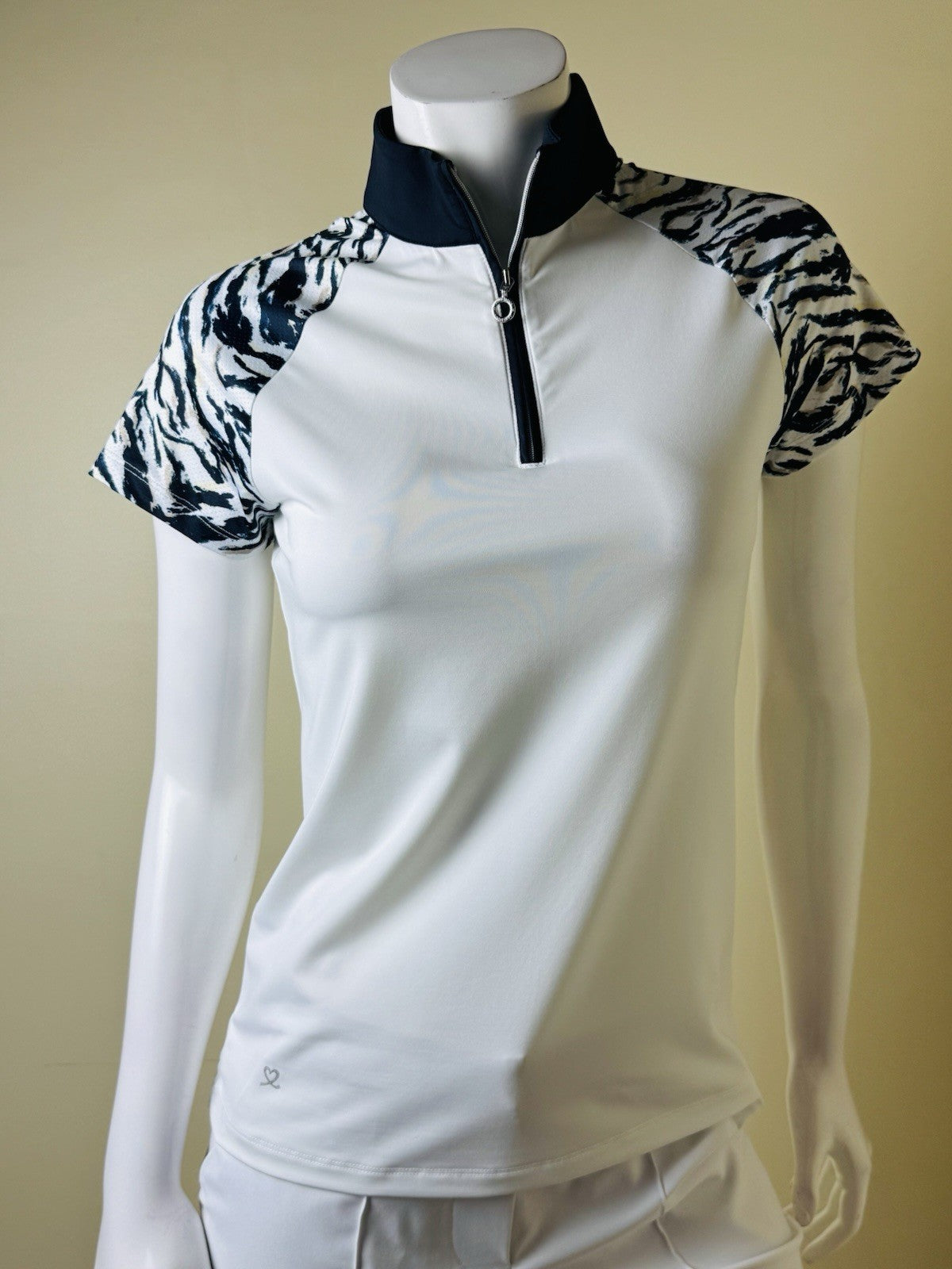$96 Daily Sports Women’s Golf Shirt Sz S     (B.163)