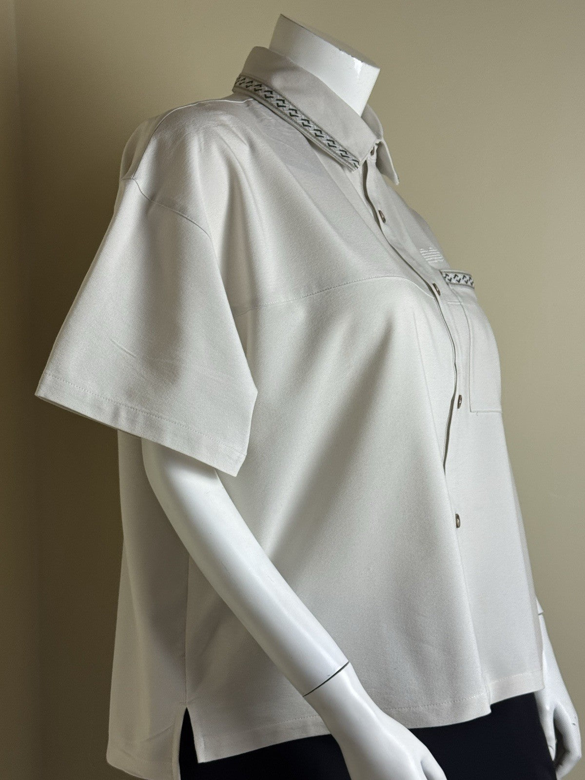 $75 Nike Women’s Button Down Shirt Sz XL.       (B.191)