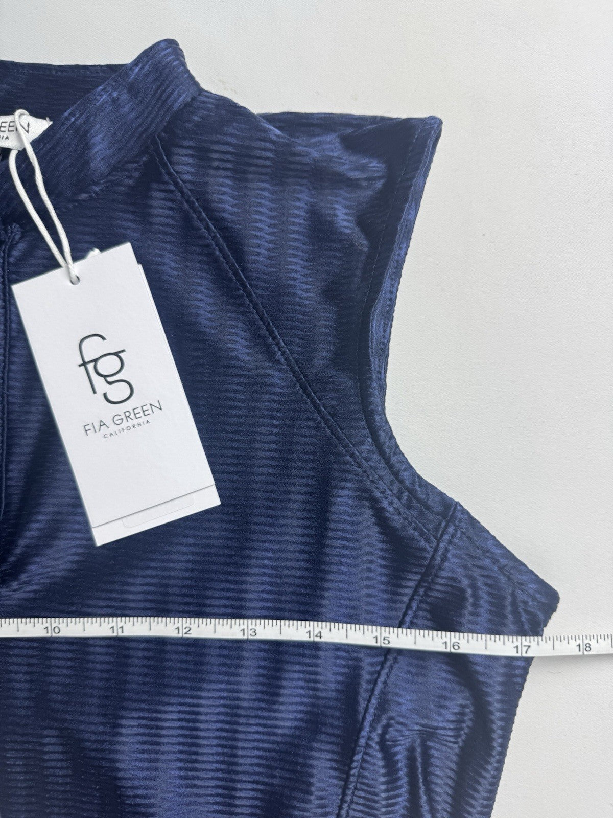 FIA Green California Women’s Top Sz S Golf Shirt.       (B.161)