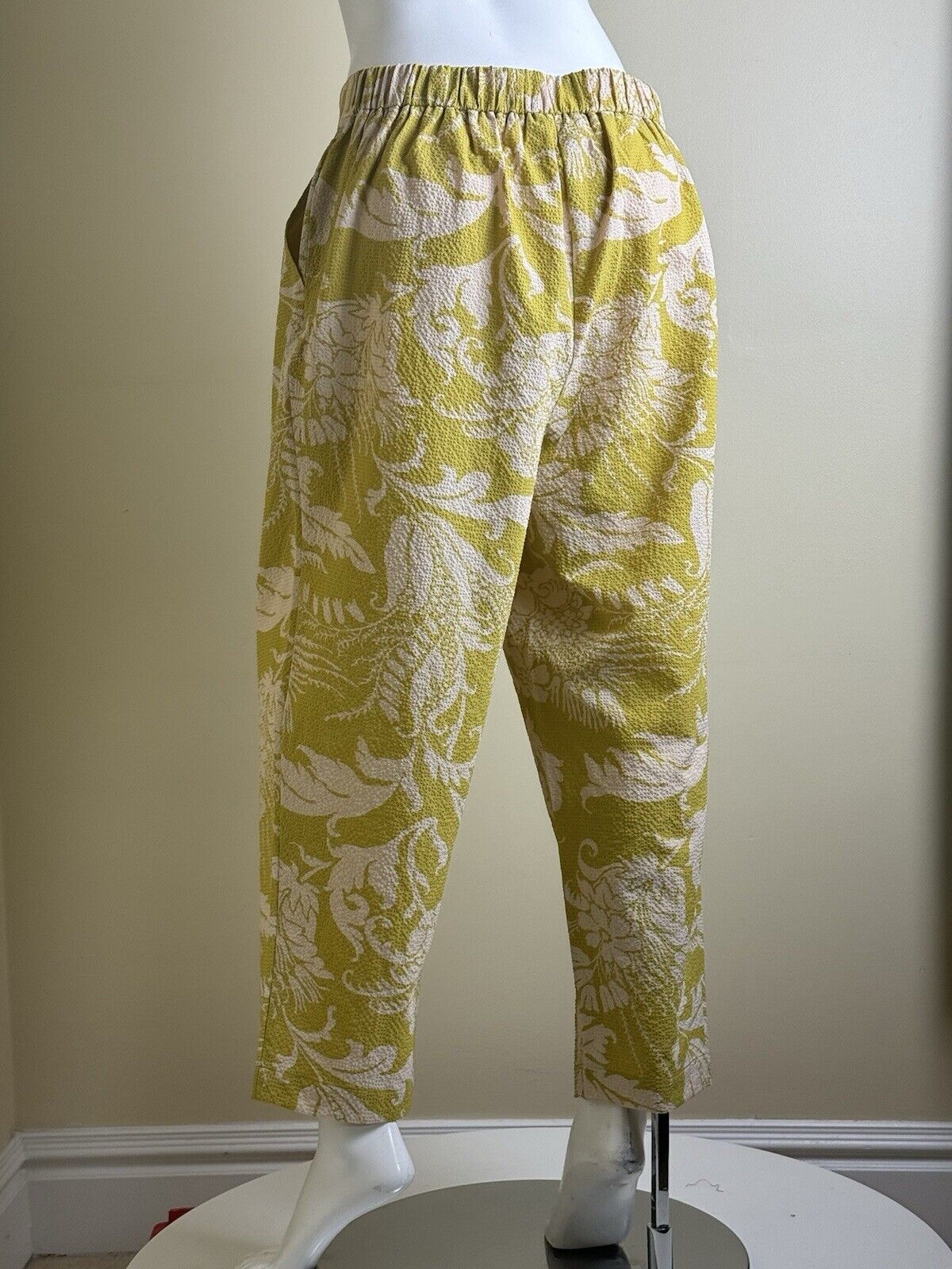 $225 TED BAKER Women’s Leaves Print Trousers Sz 4. US L. (B04)