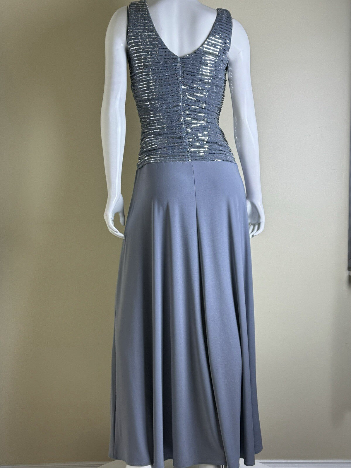 RM Richards Women’s Size 6 Long Formal Dress Gray. (59)