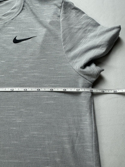 Nike Dri-fit Women’s Golf Shirt Sz M.    (B.134/1)