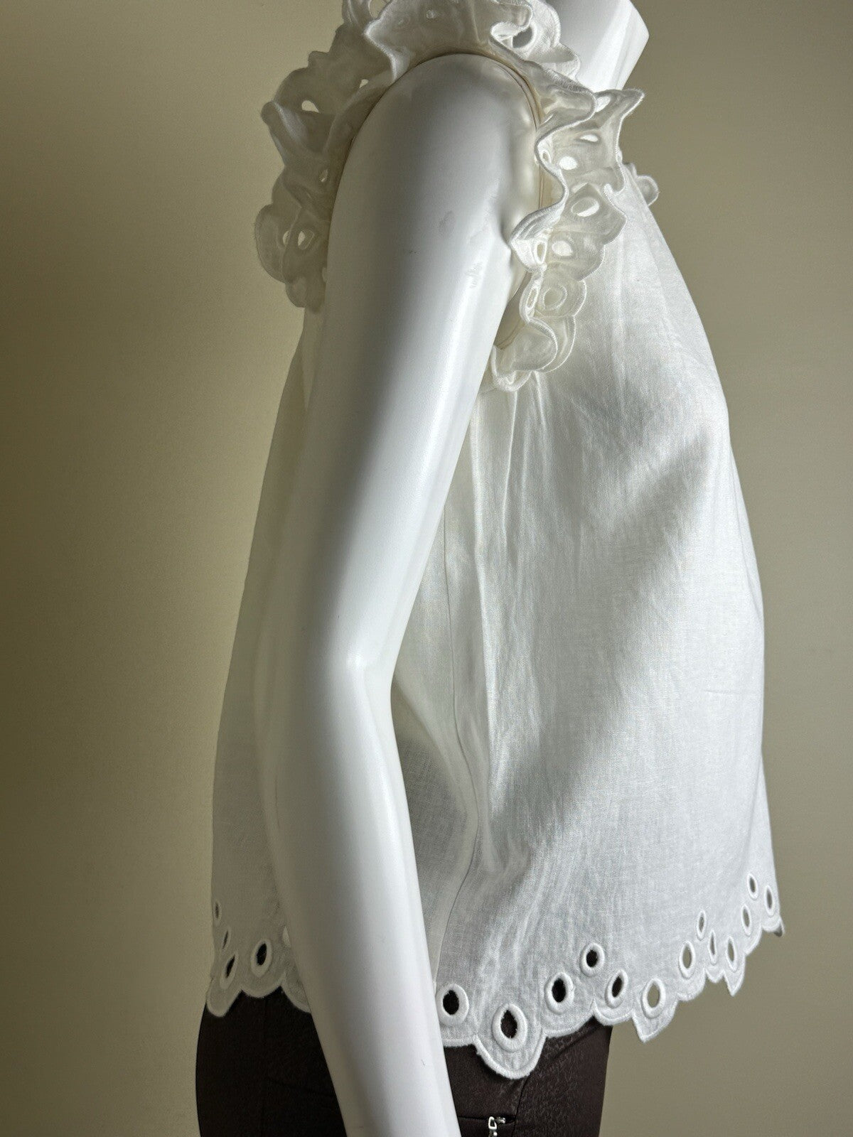 $245 Elie Tahari Women’s White Ruffled Sleeves Blouse Top Sz S. (B.85)