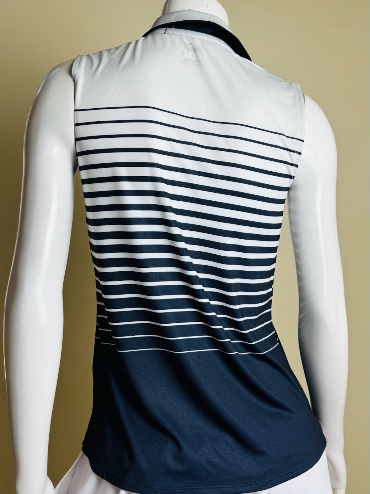 Puma Women’s Golf Shirt Sz S.   (B.188/1)