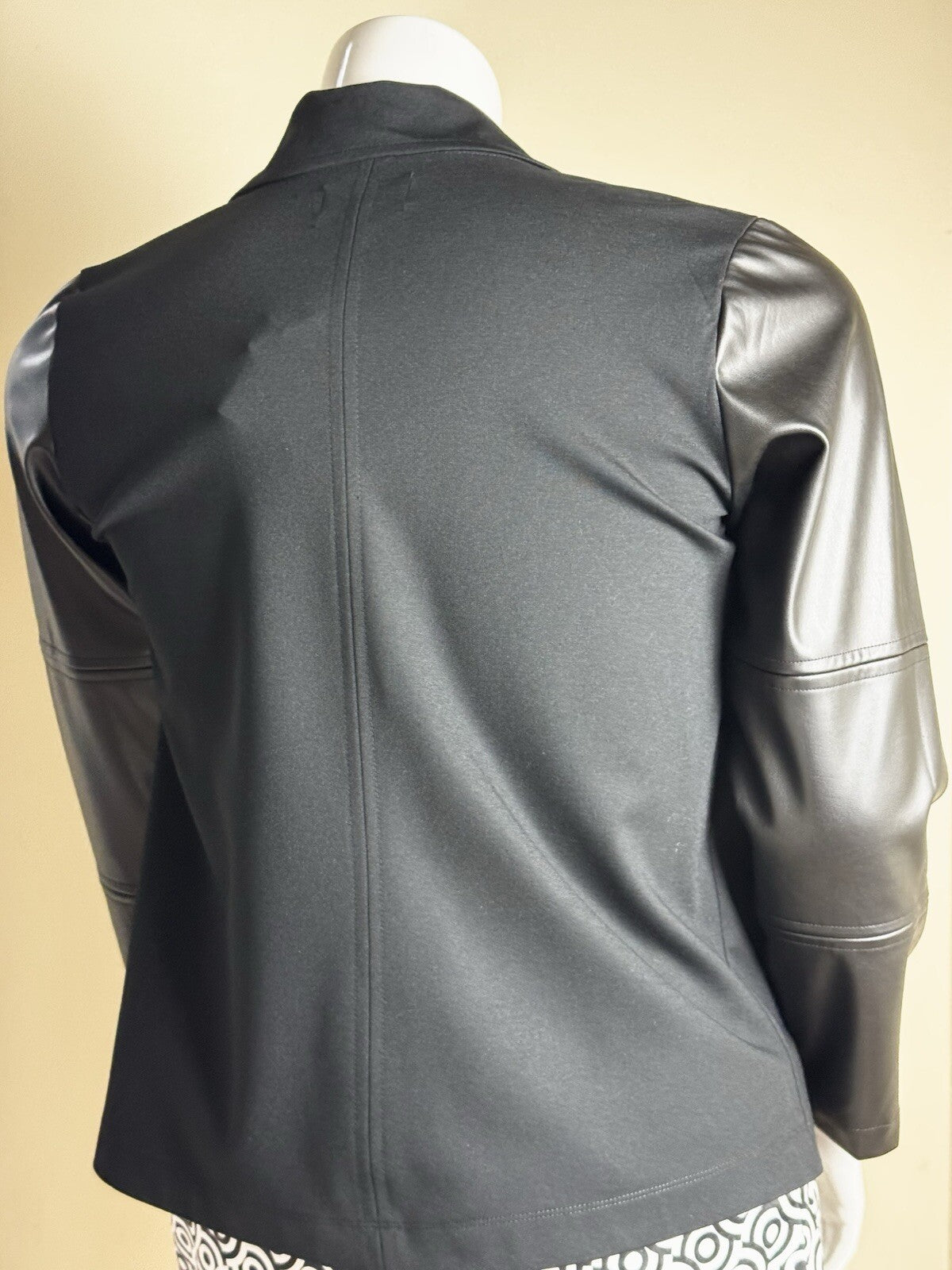 $139 Rafaella Woman’s Black Cardigan Sz M  (B.125)