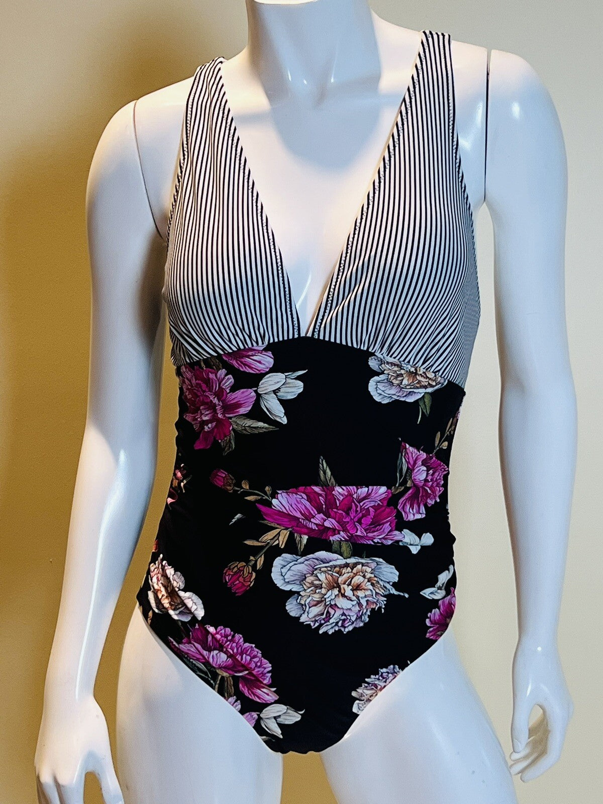 Cupshe Bathing suit One Pc Swimsuit Women’s Sz L striped floral