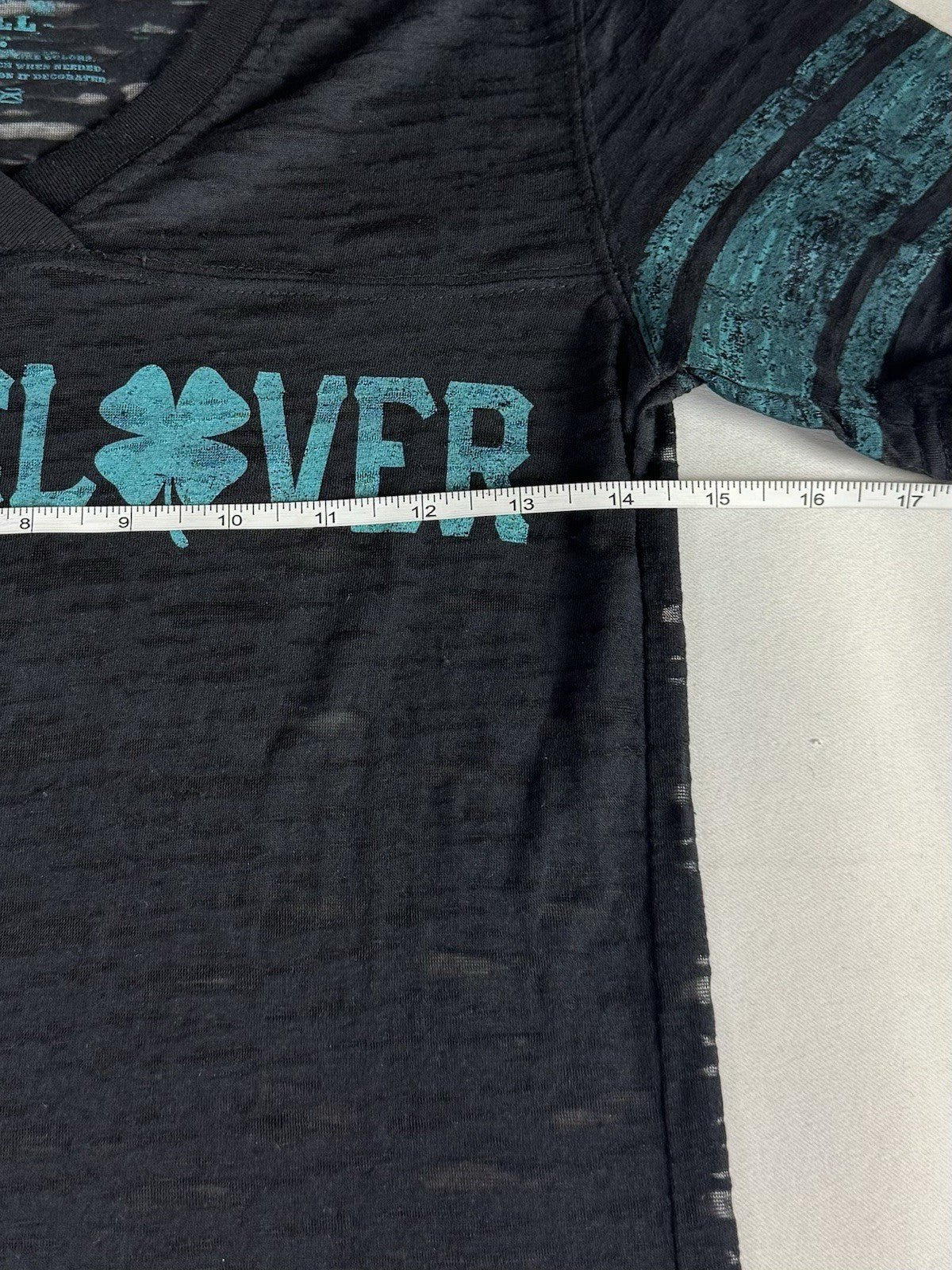 Black Clover Women’s T-Shirt Logo Sz S     (B.182)
