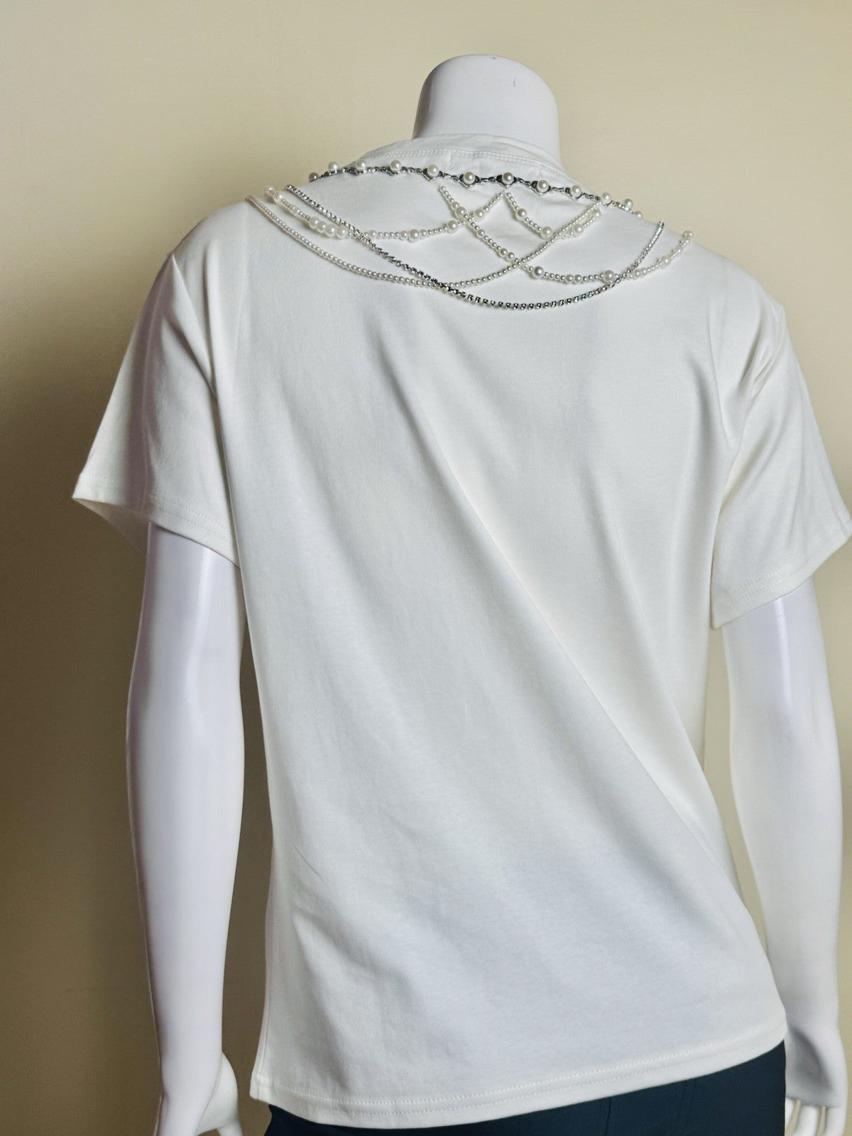L/C Lizette Collection Ivory Rhinestones Women’s Shirt Sz M.     (B.181)