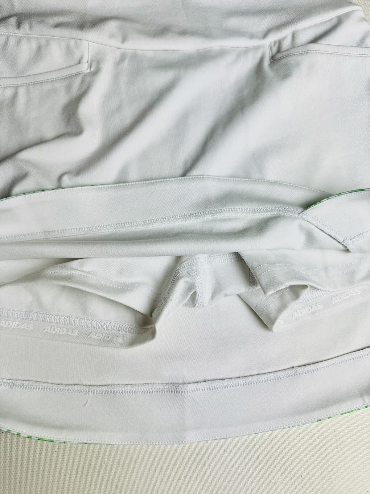 Adidas Women’s Golf Skirt Skort White w Green Sz M  (01)