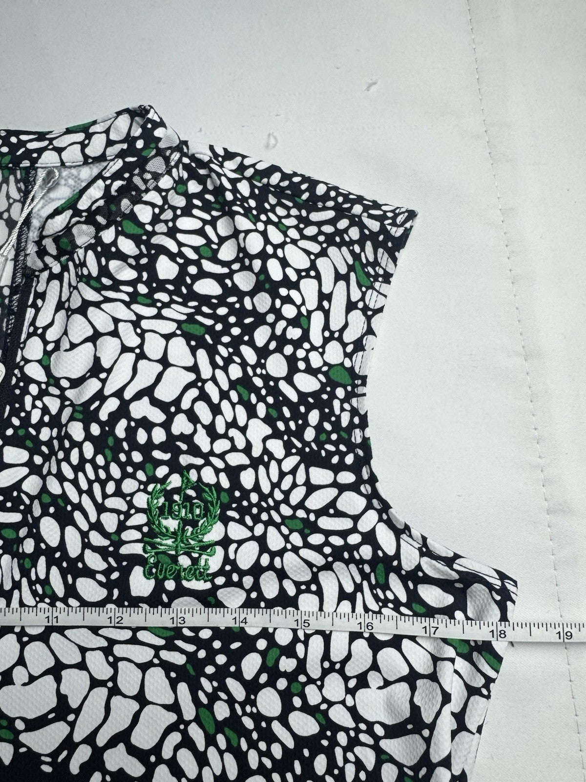 $83 NIVO Women's Golf Sleeveless Shirt Size S.    (B.161)