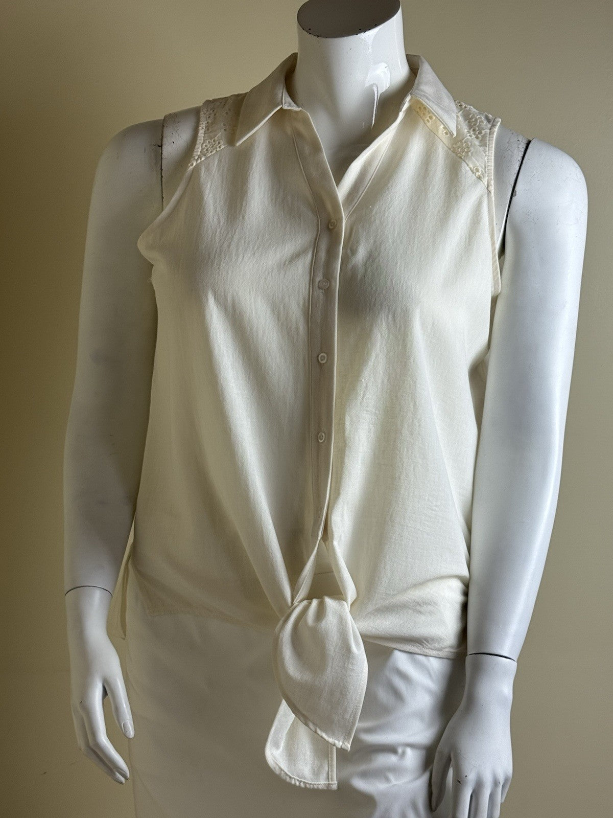$89 Adrianna Papell Ivory Blouse Sz L.       (B.181)