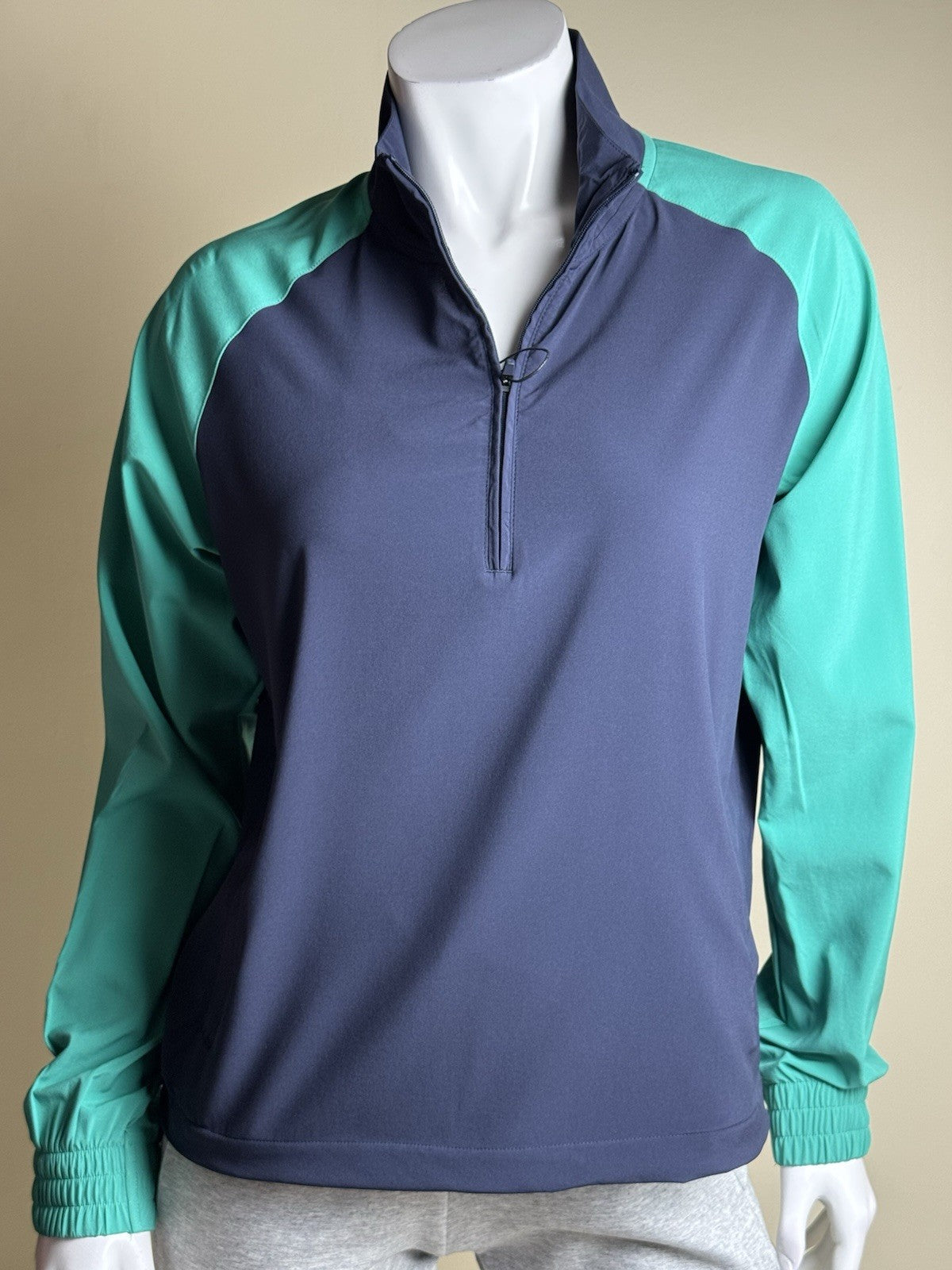 PUMA Women's Golf Sweatshirt Sz S.  (B.157)