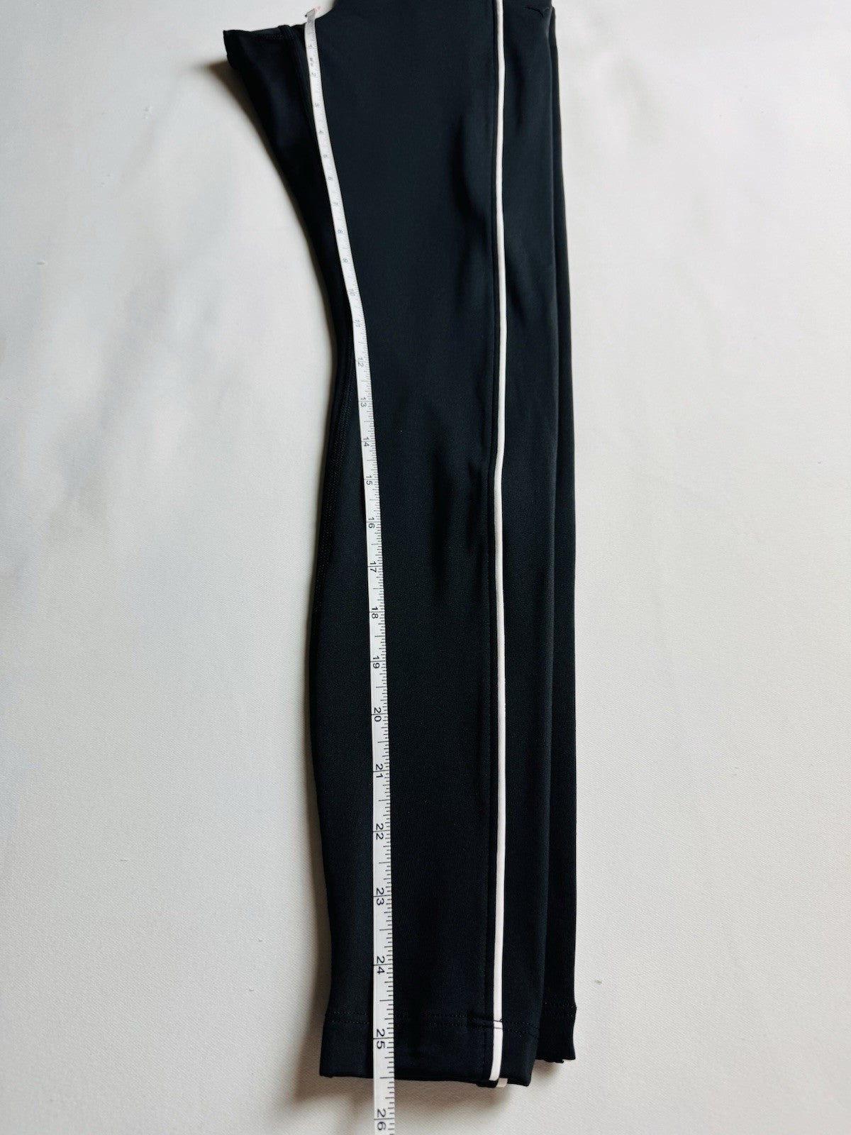 Puma Women’s Leggings Stretch Pockets Sz S.  (B.163)