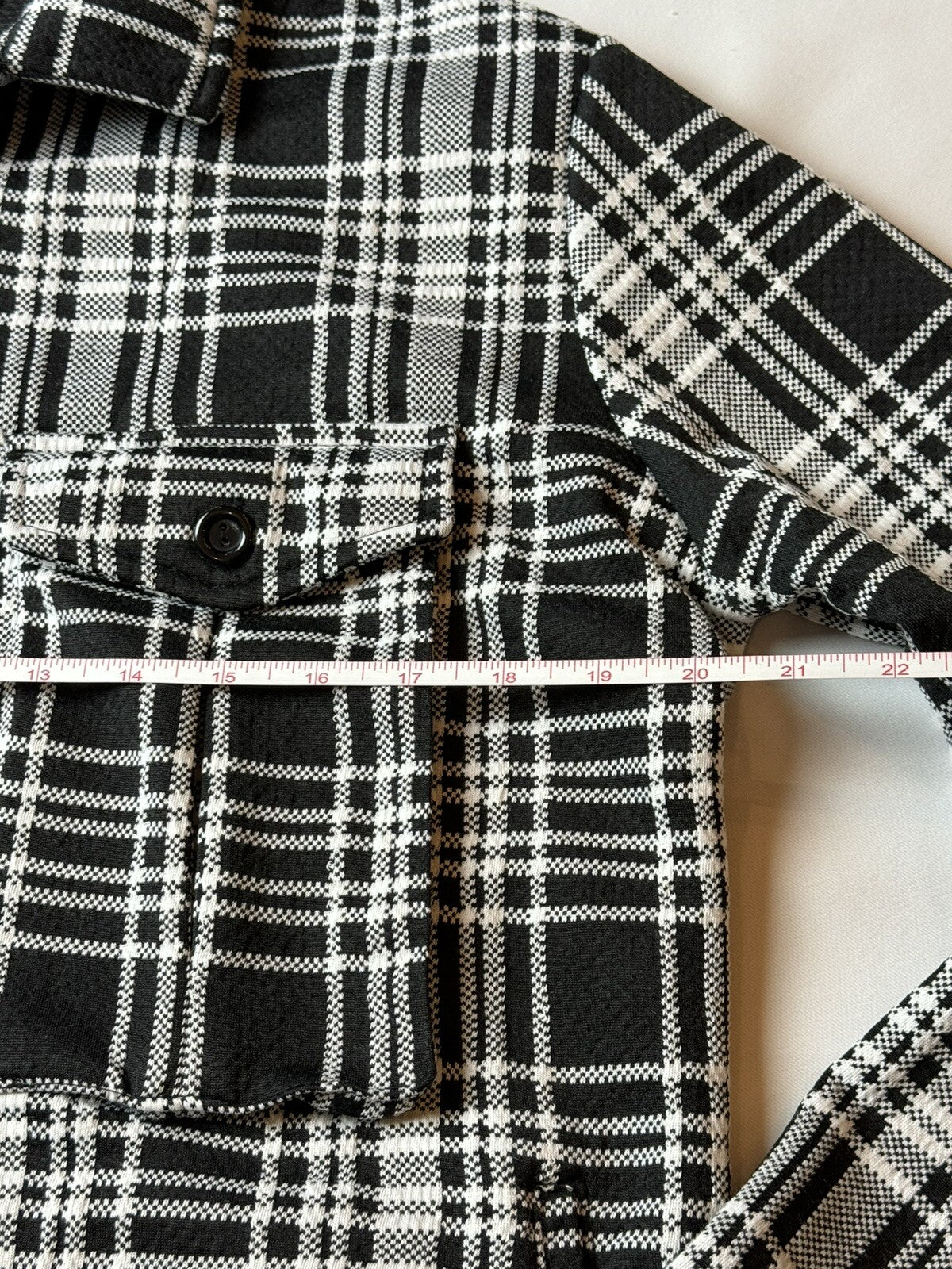 Sugar Rain Black White Plaid Button Down Long Sleeves Shirt Sz L. (B.55)