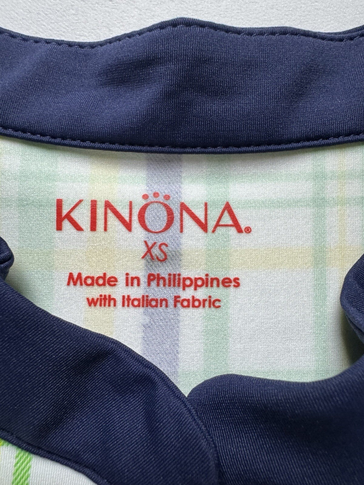 KINONA Women’s Sleeveless Golf Plaid Shirt Sz XS.   (B.130)