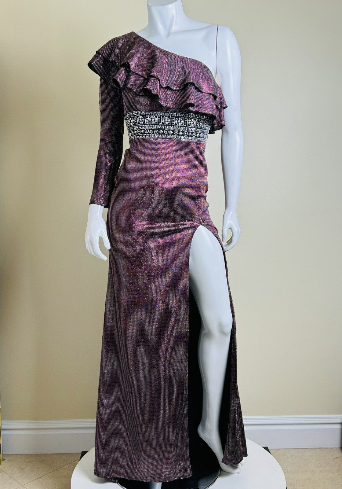 MAC DUGGAL One-Shoulder Long Sleeve Red GOWN Size 4. (71)