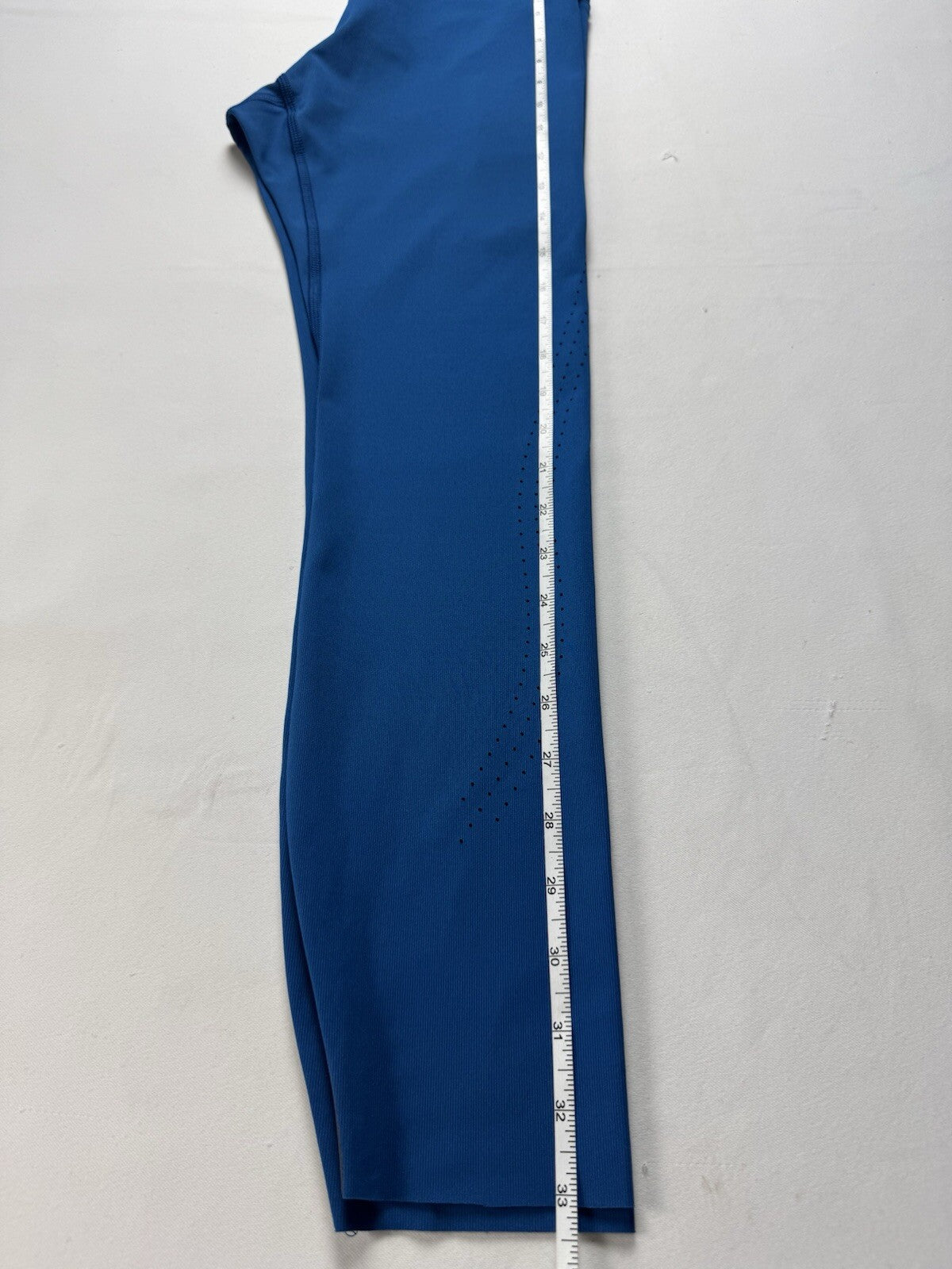 $110 Under Armour Women’s Blue Leggings Size S .   (B.142)