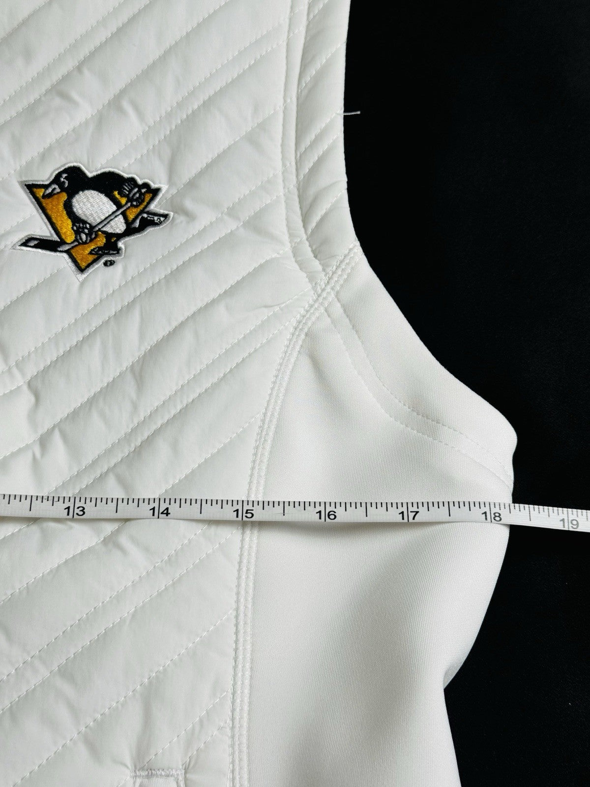 LeverWear Women's Pittsburgh Penguin Logo Quilted Vest Sz M.   (B.163)