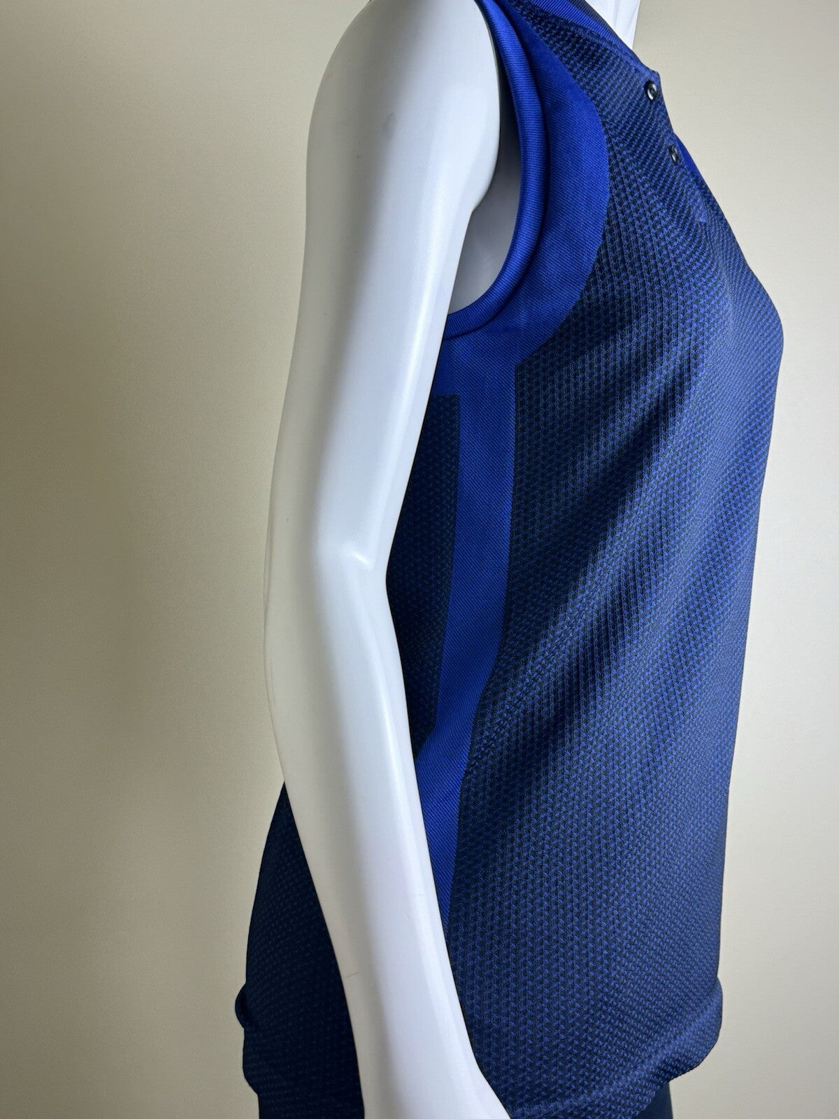 $80 Adidas Women’s Polo Golf Shirt SZ L Blue  (B.81)