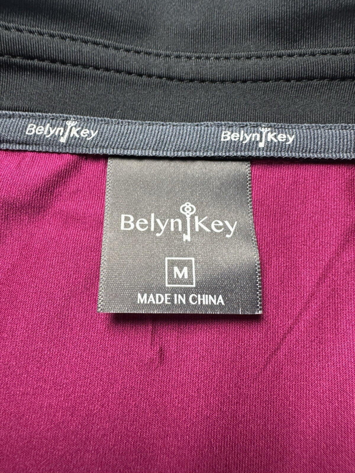 BELYN KEY Women’s Sleeveless Golf Shirt Sz M.    (B.141)