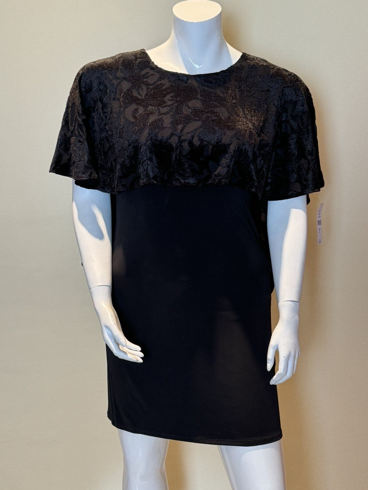 Glamour Woman's Size 6 Black Cape Dress. (65)