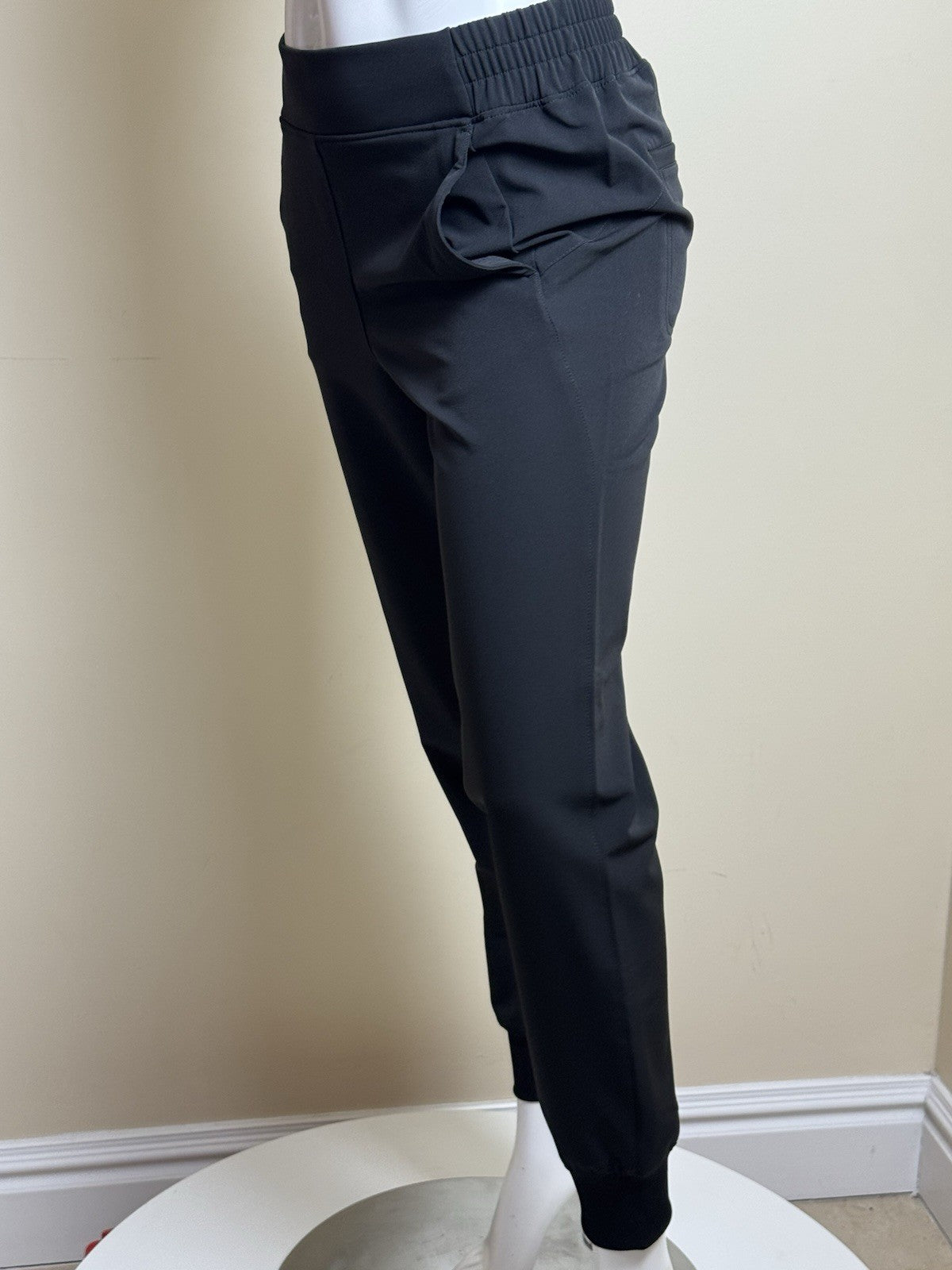 Puma Women’s Golf Pants Sz S.   (B.044)