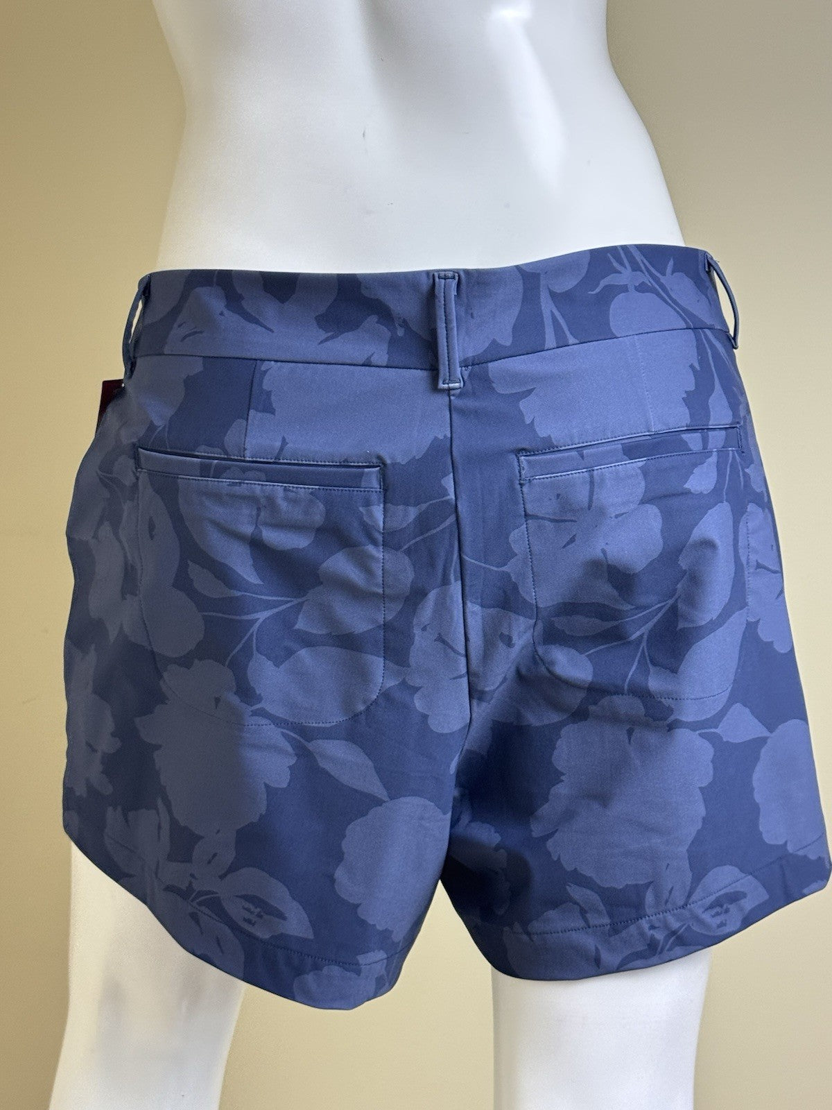 SPANX Women's Sunshine Floral Navy Shorts Sz L.      (B.156)