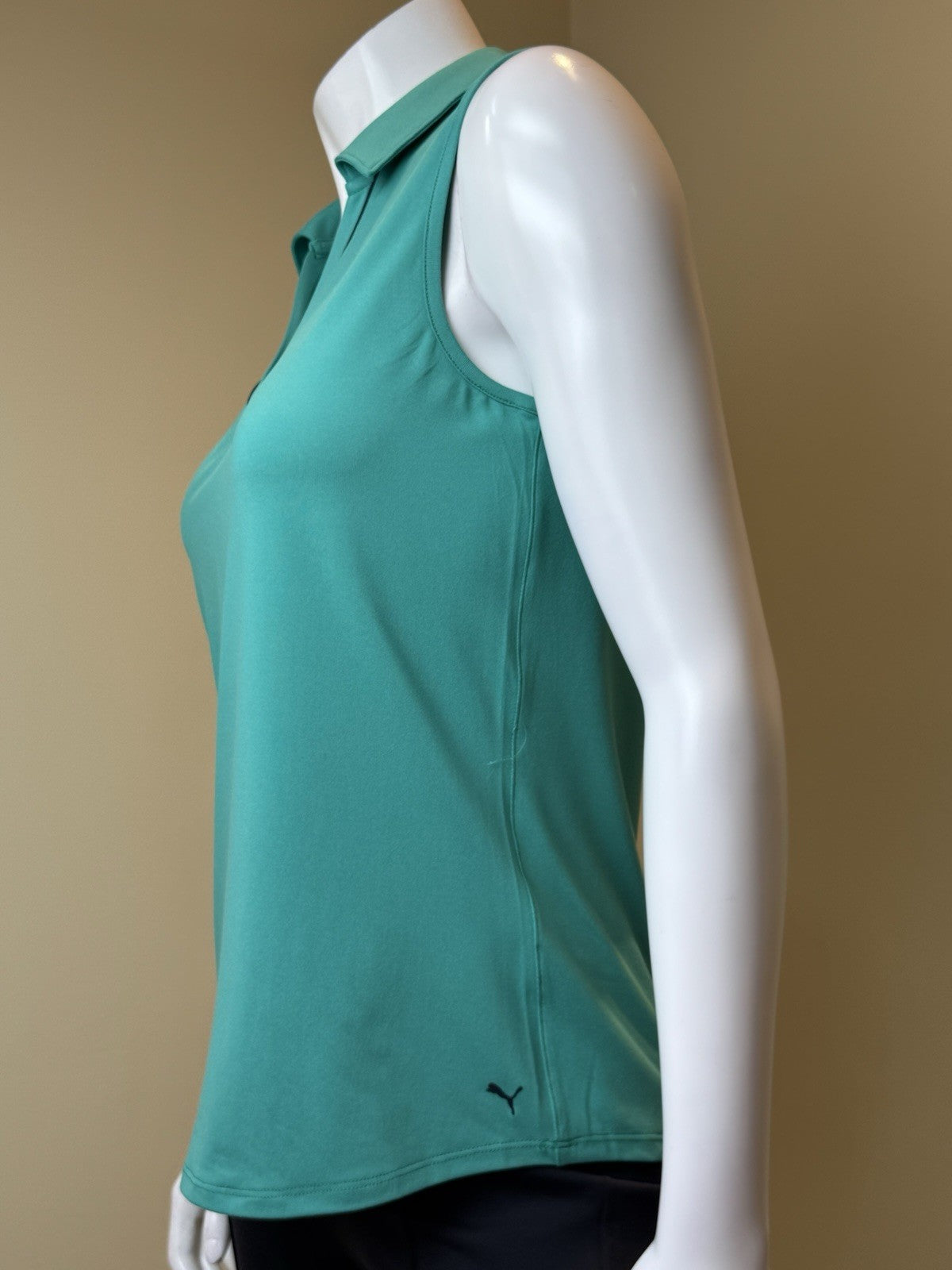 Puma Women’s Golf Shirt Sz S.   (B.165)