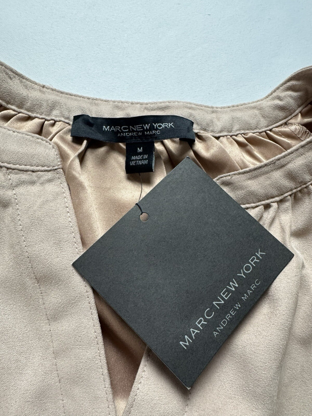 Marc New York Women’s Blouse Sz M.   (B.130)