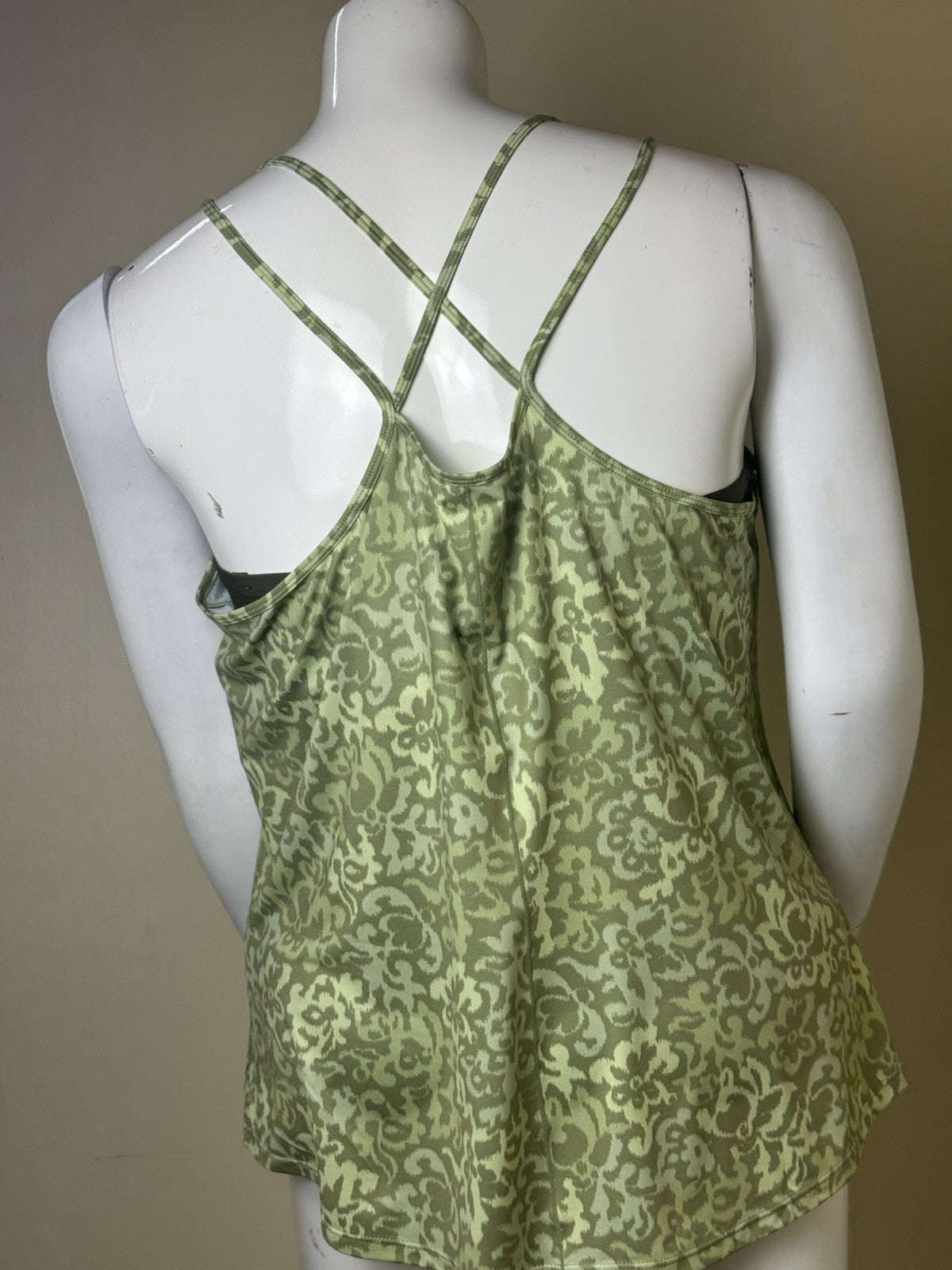 $62 Nike Women’s Green Tank Top TRAINNG Sz 1X.      (B.151)