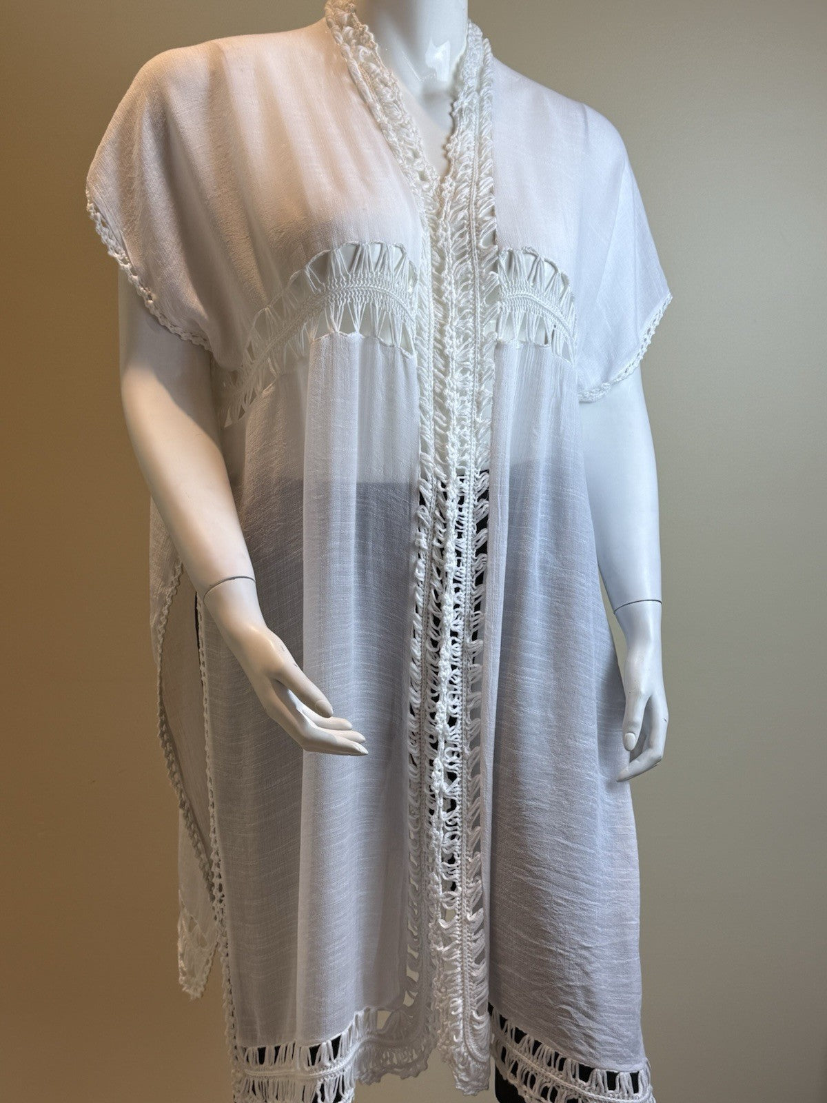 LIV LOS ANGELES Women's Open Front Crochet Lace Cardigan Size L.     (B.167)