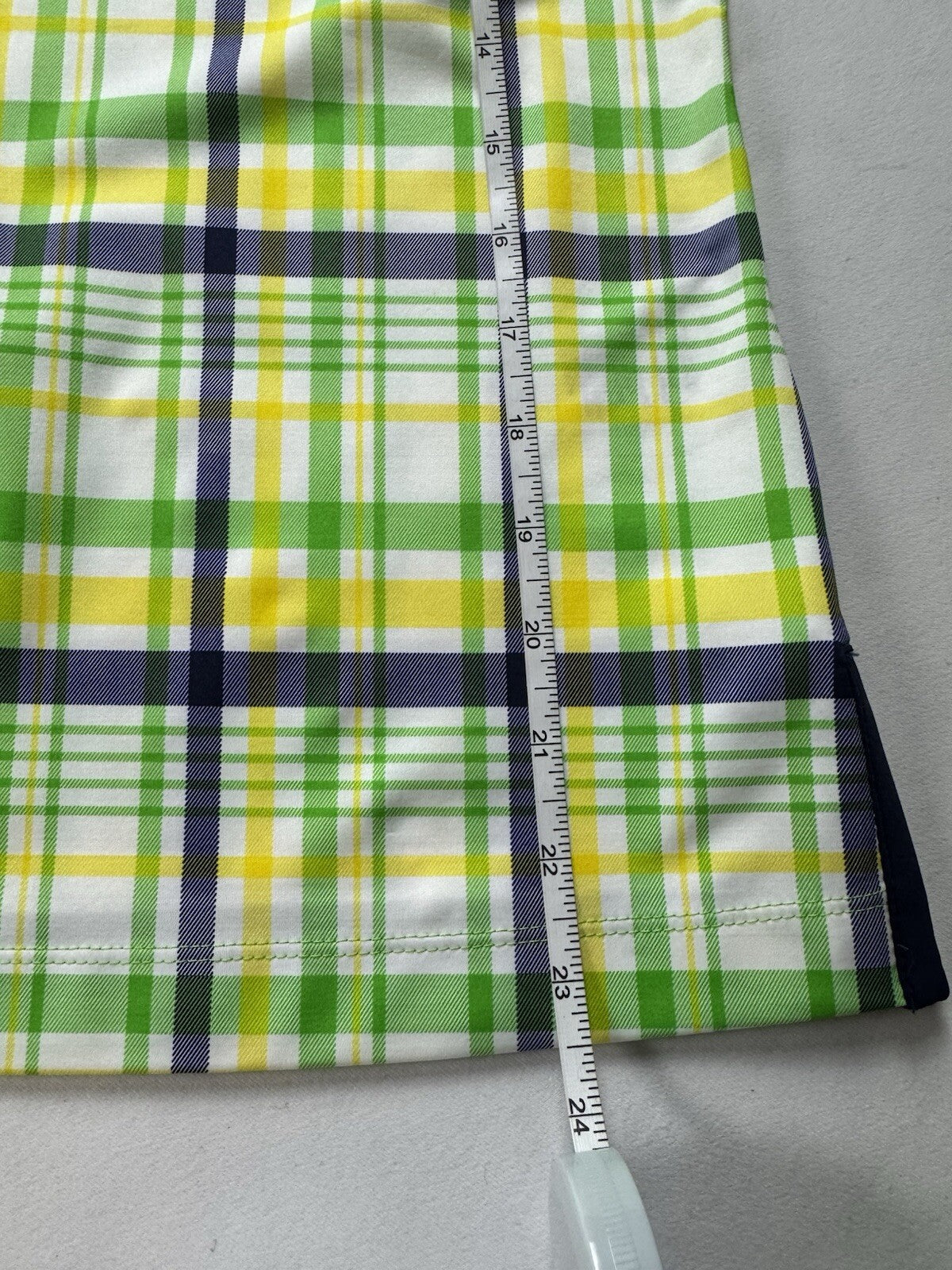 KINONA Women’s Sleeveless Golf Plaid Shirt Sz XS.   (B.130)