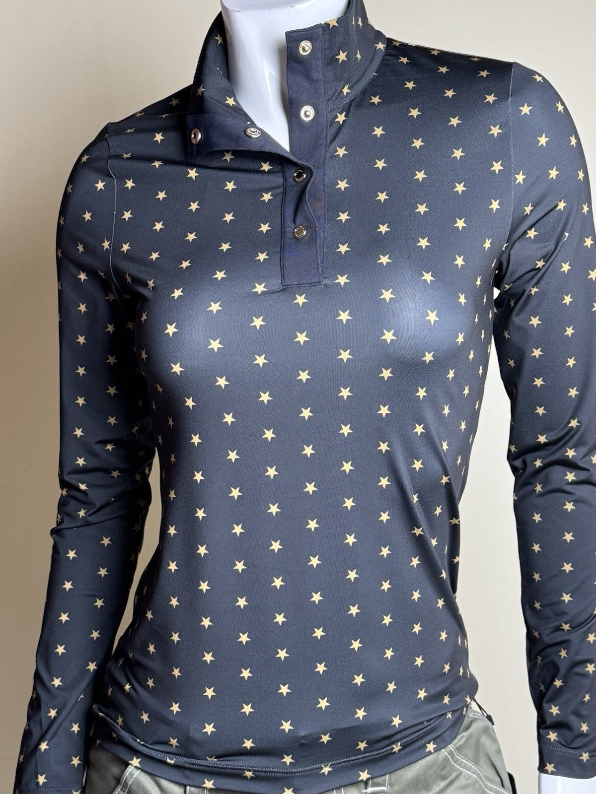 $140 Lohla Sport Women’s Golf Sweatshirt Sz S.          (B.157)