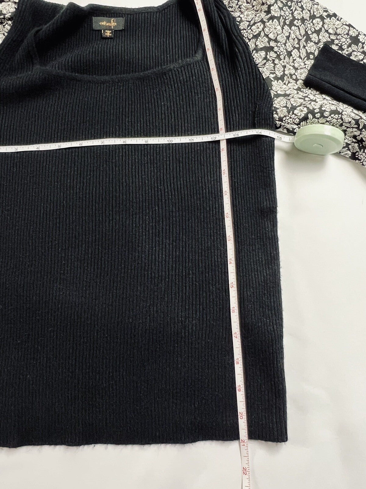 On Twelfth Women’s Top Blouse Sz S Sweater