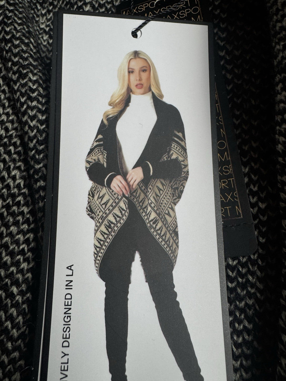 $268 Max Sport Poncho Black/Ivory Sz L/XL.      (B.144/1)