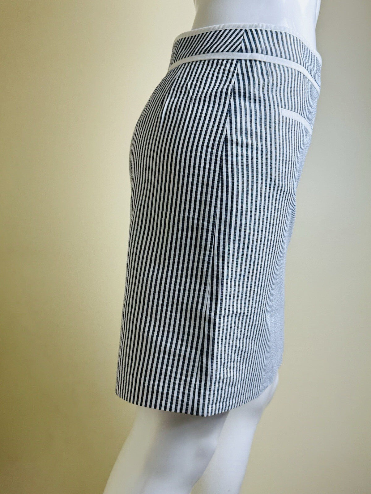 TALBOTS Women’s Gray White Skirt Sz 2  (B.87)