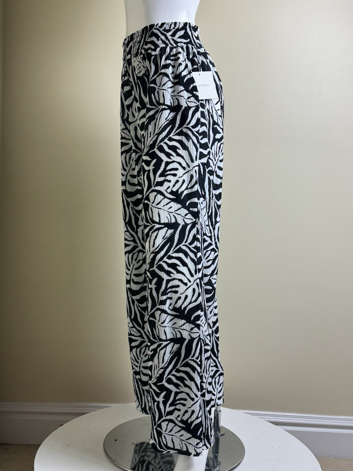 $89 Ellen Tracy Women’s Trousers Leaf Print Sz S. (B.141)