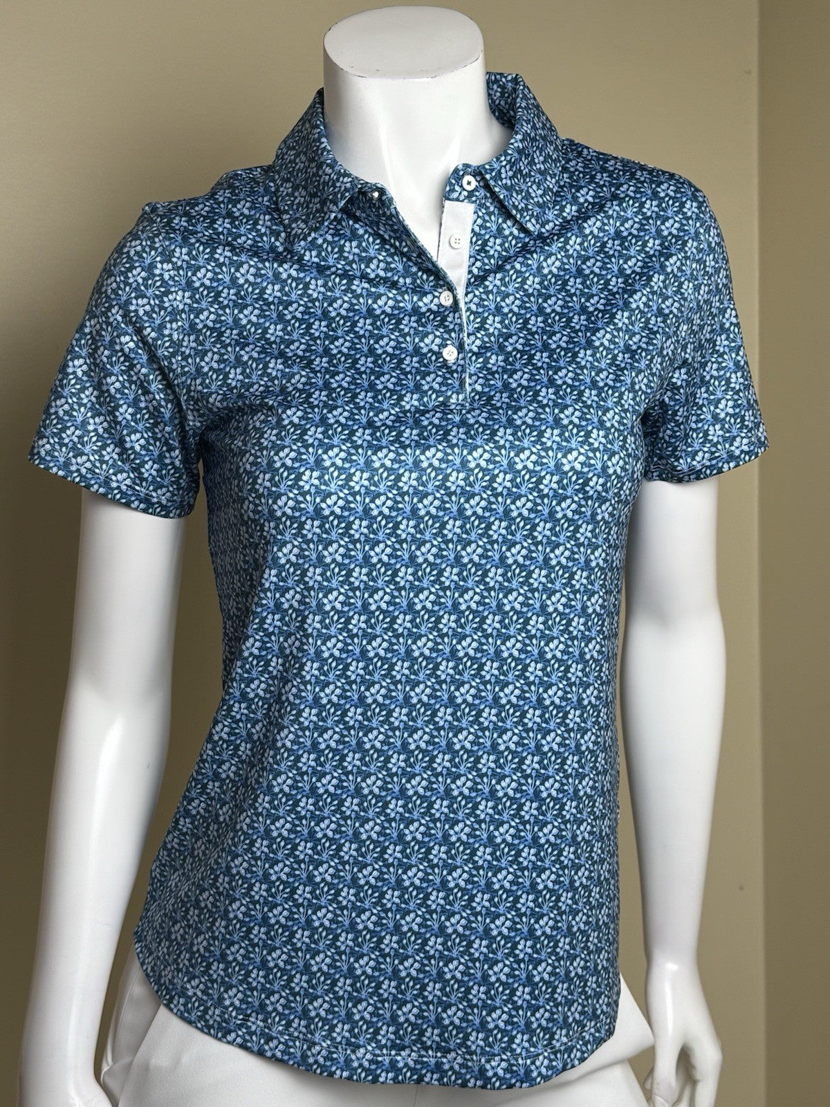 Puma Women’s Golf Shirt Sz S.   (B.172)